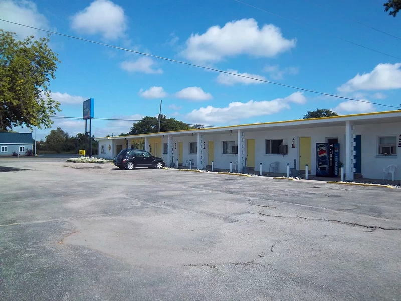 Bay Motel - From Real Estate Listing (newer photo)